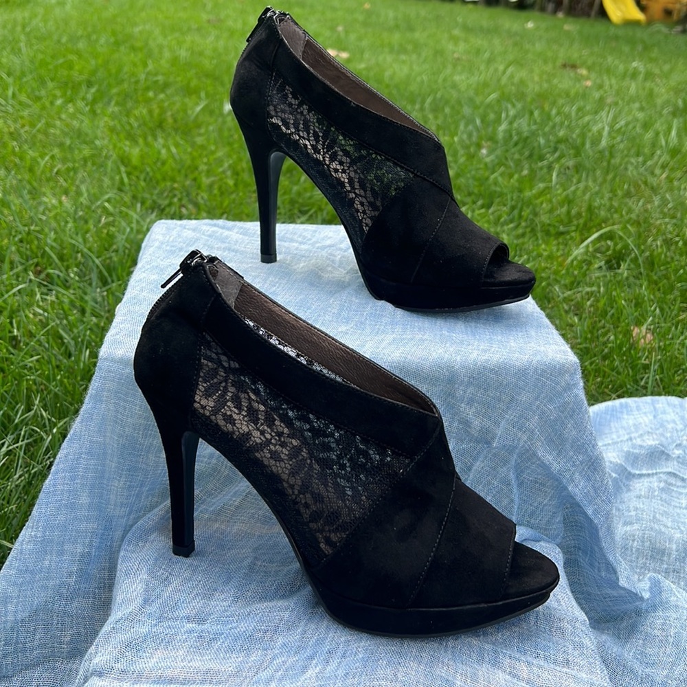 Size 6.5 Moda Spana Lace and suede peep toe heels